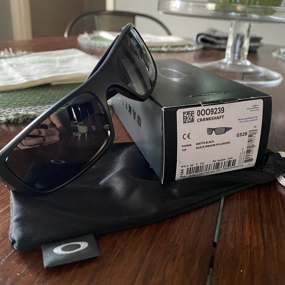 BNWT Oakley Crankshaft Matte black polarized men’s  sunglasses